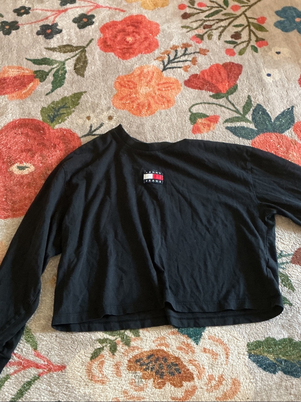 Tommy Hilfiger Black Cropped Long-Sleeve Crewneck with Flag Logo